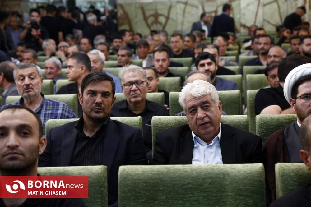 فیلم| از علی دایی تا علیرضا دبیر؛ اهالی ورزش در مراسم ختم خواهر امیر قلعه نویی | دیلی فوتبال