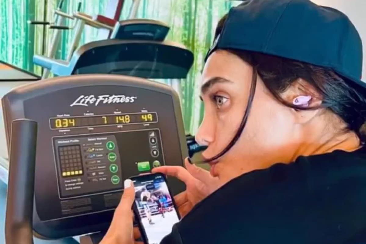 فیلم| تمرین مشت زنی تینا آخوندتبار در باشگاه بدنسازی | دیلی فوتبال