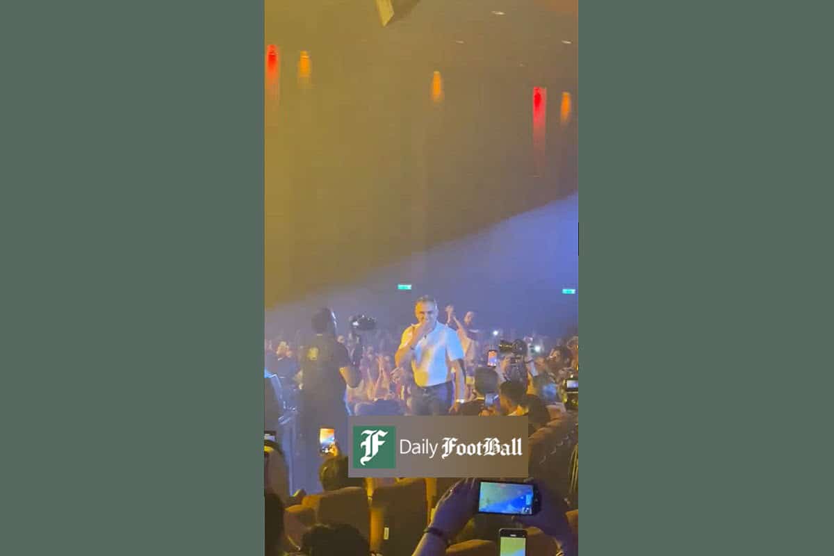 فیلم| «احمدرضا عابدزاده» کنسرت «ماکان بند» را بهم ریخت فیلم| «احمدرضا عابدزاده» کنسرت «ماکان بند» را بهم ریخت | دیلی فوتبال