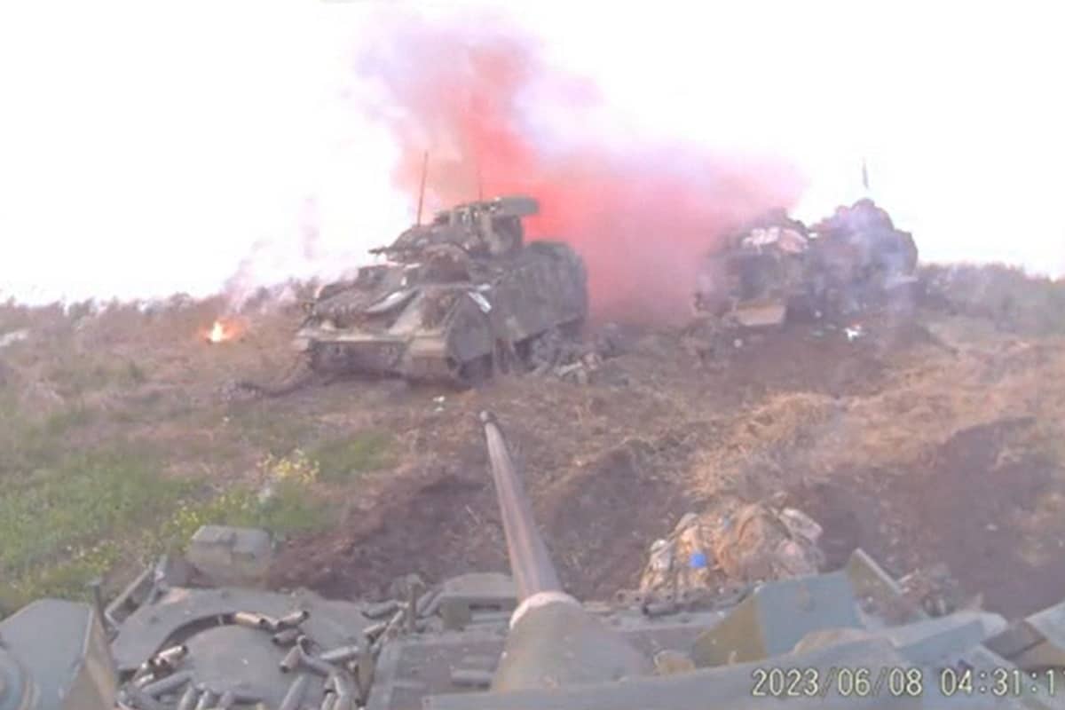 فیلم| نبرد سنگین روسیه و اوکراین در زاپوریژیا؛ زمین گیر شدن تانک های ناتو و آمریکا فیلم| نبرد سنگین روسیه و اوکراین در زاپوریژیا؛ زمین گیر شدن تانک های ناتو و آمریکا | دیلی فوتبال