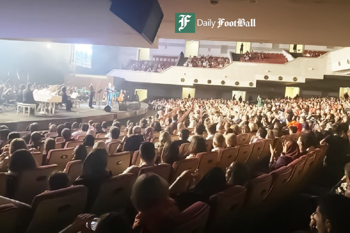 عکس| جنجال حضور زنان بی حجاب در تالار وزارت کشور | دیلی فوتبال