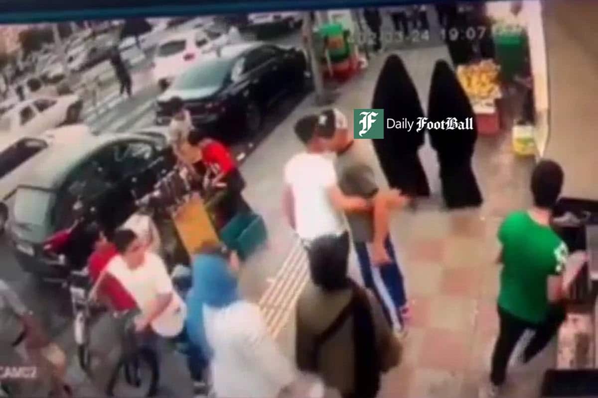 فیلم| پس گردنی عبرت آموز؛ عاقبت ایجاد مزاحمت خیابانی برای زنان فیلم| پس گردنی عبرت آموز؛ عاقبت ایجاد مزاحمت خیابانی برای زنان | دیلی فوتبال