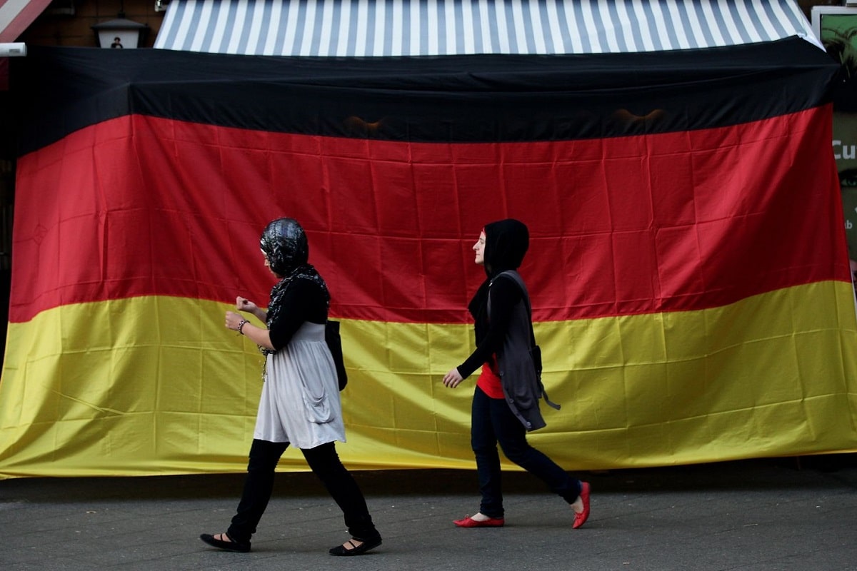 فیلم| بالاخره مهاجرت کردم آلمان؛ بریم یه خونه و ماشین بخریم عشق کنیم! فیلم| بالاخره مهاجرت کردم آلمان؛ بریم یه خونه و ماشین بخریم عشق کنیم! | دیلی فوتبال