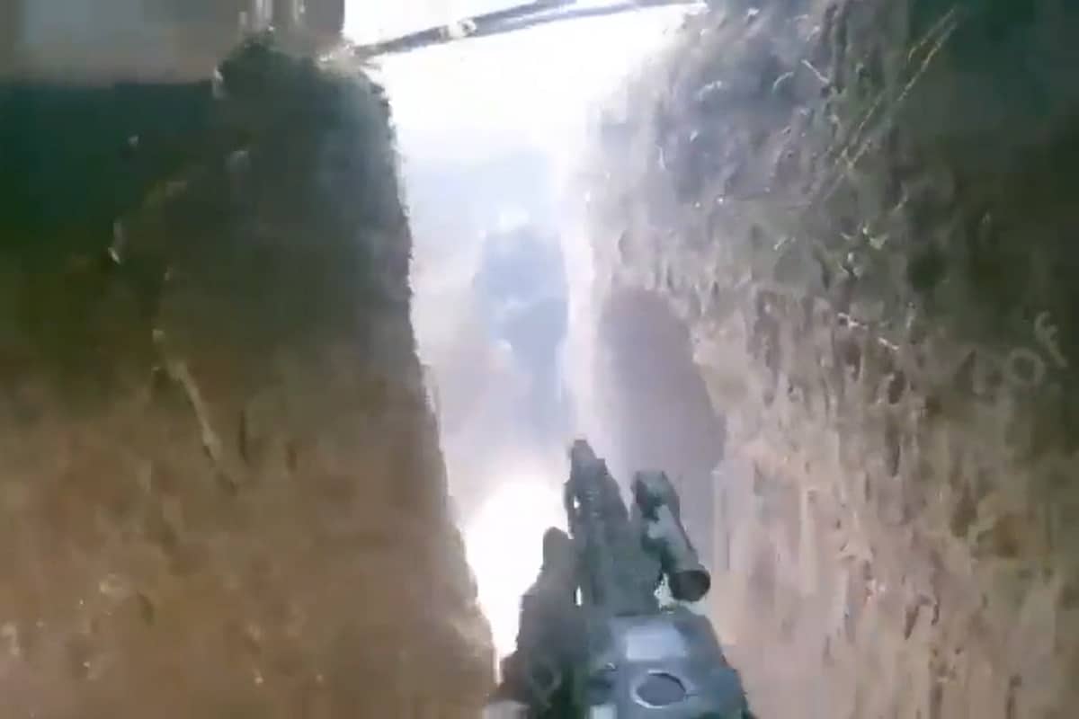 فیلم (16+)| پاتک مرگبار نیروهای اوکراینی به سنگر سربازان روس فیلم (16+)| پاتک مرگبار نیروهای اوکراینی به سنگر سربازان روس | دیلی فوتبال