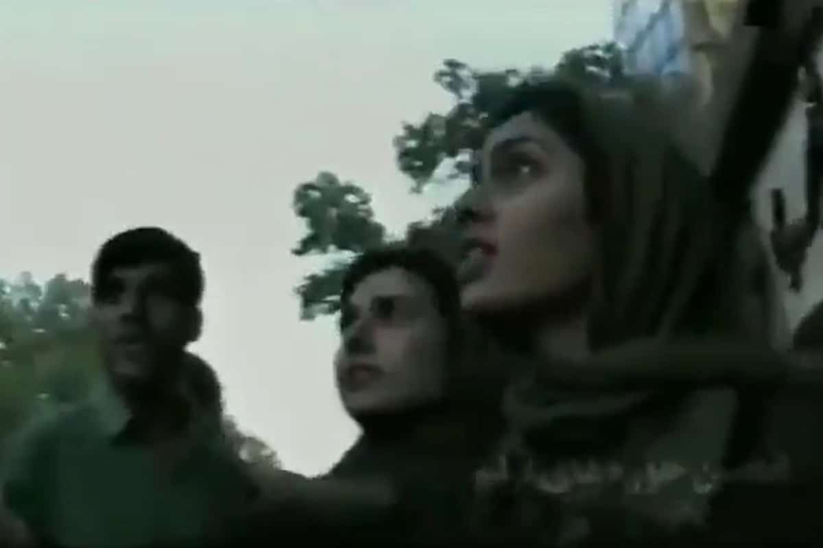 فیلم| سلبریتی هایی که مردم را در چاه انداختند؛ تلاش پگاه آهنگرانی و باران کوثری برای رای جمع کردن | دیلی فوتبال