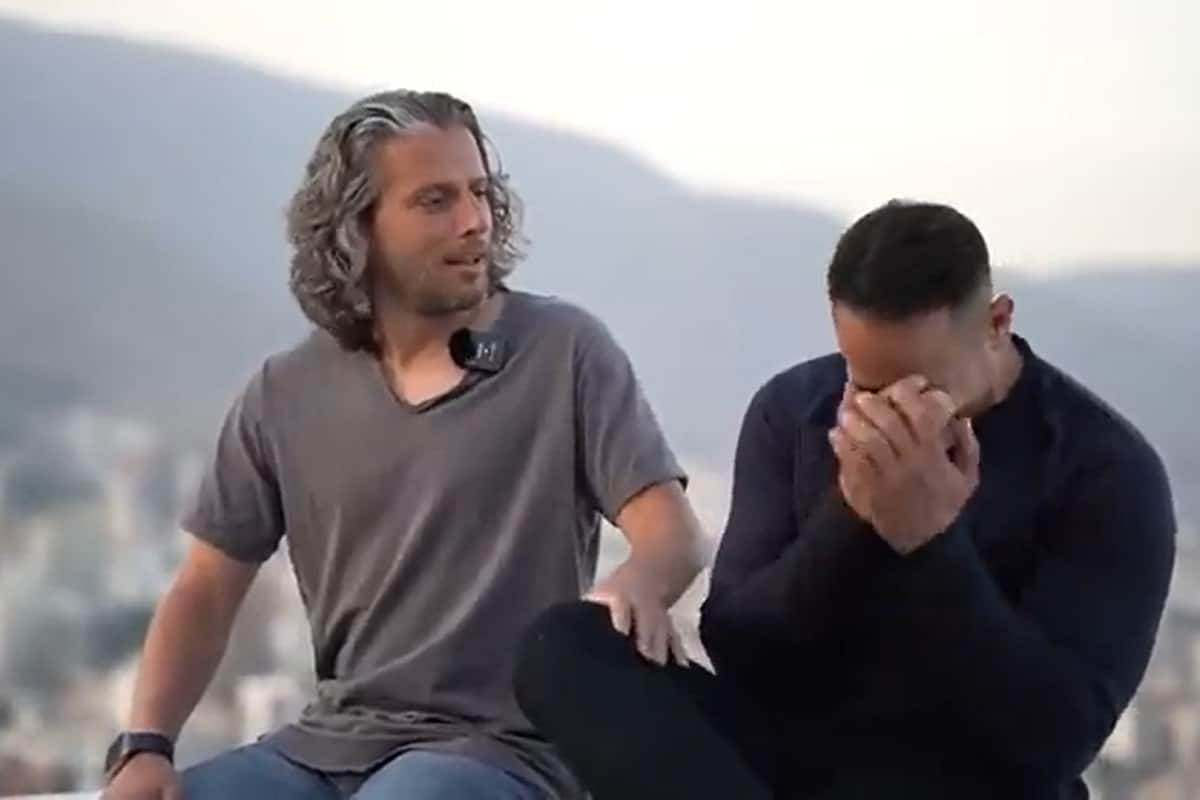 فیلم| خاطره خنده دار اشپیتیم آرفی از ماساژ ناخواسته در جکوزی | دیلی فوتبال