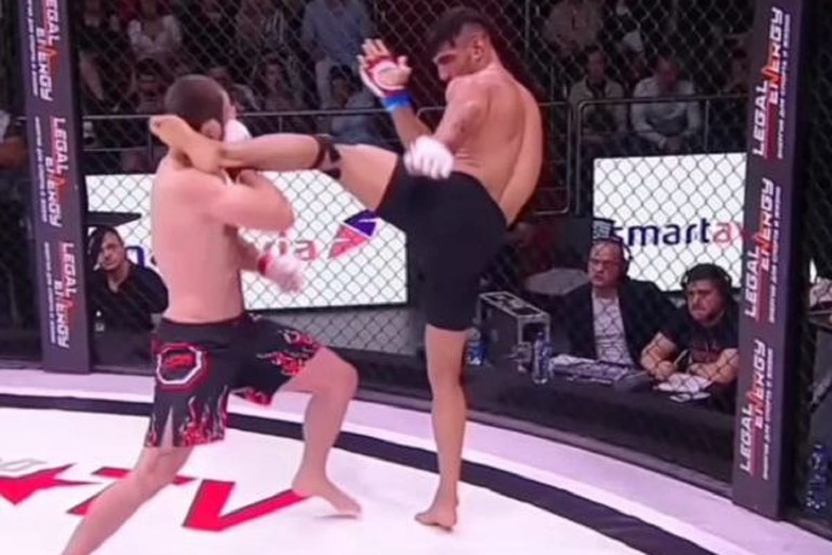 فیلم| بدشانسی فایتر ایرانی مقابل حریف روس در مسابقات MMA فیلم| بدشانسی فایتر ایرانی مقابل حریف روس در مسابقات MMA | دیلی فوتبال