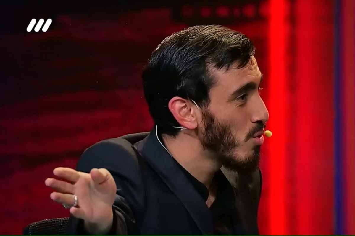 فیلم| رجز خوانی مهدی رسولی برای پانترک های تجزیه طلب در حسینیه معلی فیلم| رجز خوانی مهدی رسولی برای پانترک های تجزیه طلب در حسینیه معلی | دیلی فوتبال