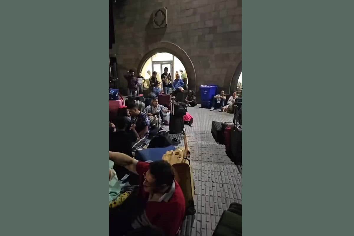 فیلم| وضعیت اسفناک مسافران ایرانی در مرز ارمنستان | دیلی فوتبال