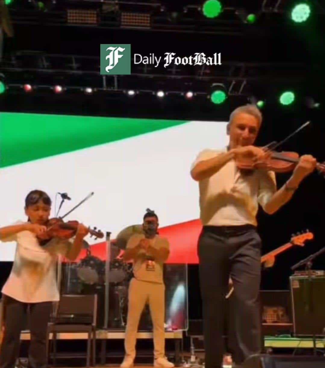 عکس| توهین شادمهر و دخترش به پرچم ایران در کنسرت عکس| توهین شادمهر و دخترش به پرچم ایران در کنسرت | دیلی فوتبال