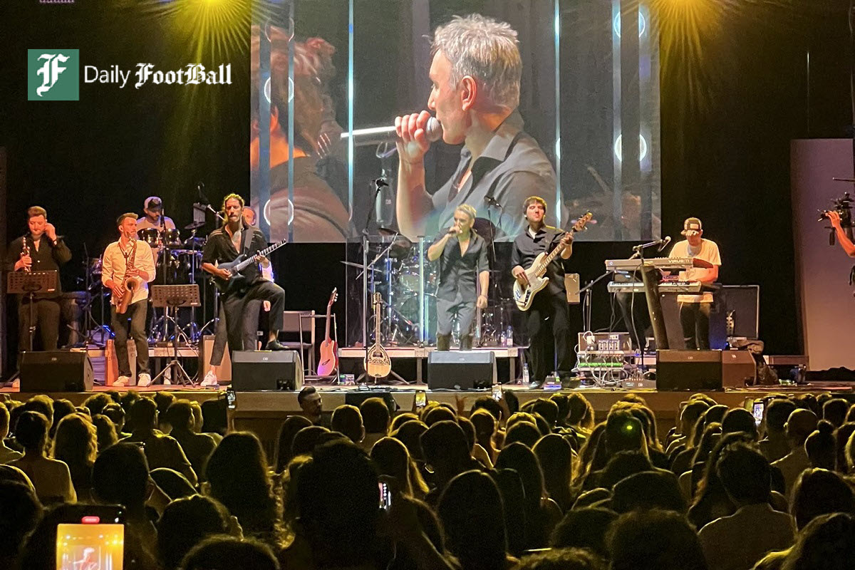 عکس| توهین شادمهر و دخترش به پرچم ایران در کنسرت عکس| توهین شادمهر و دخترش به پرچم ایران در کنسرت | دیلی فوتبال