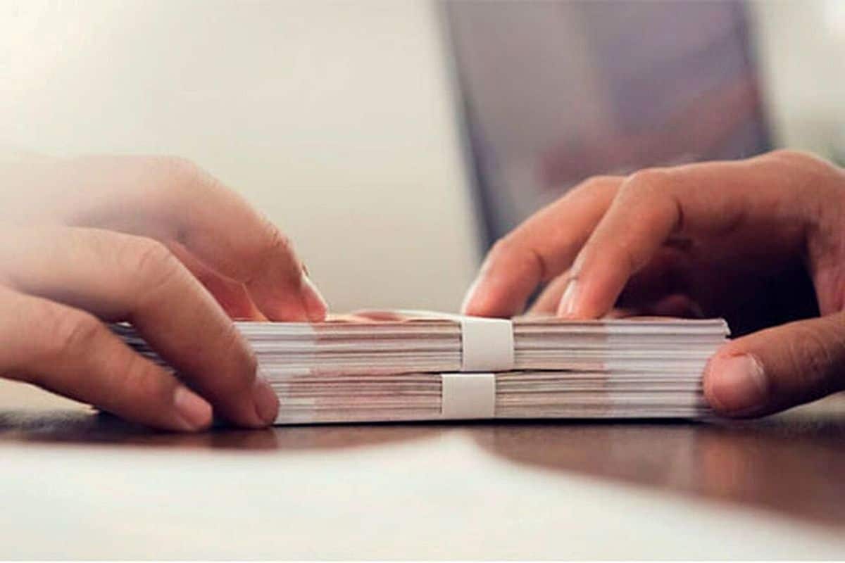 فیلم| شرط عجیب برای دریافت وام 50 میلیون تومانی! | دیلی فوتبال