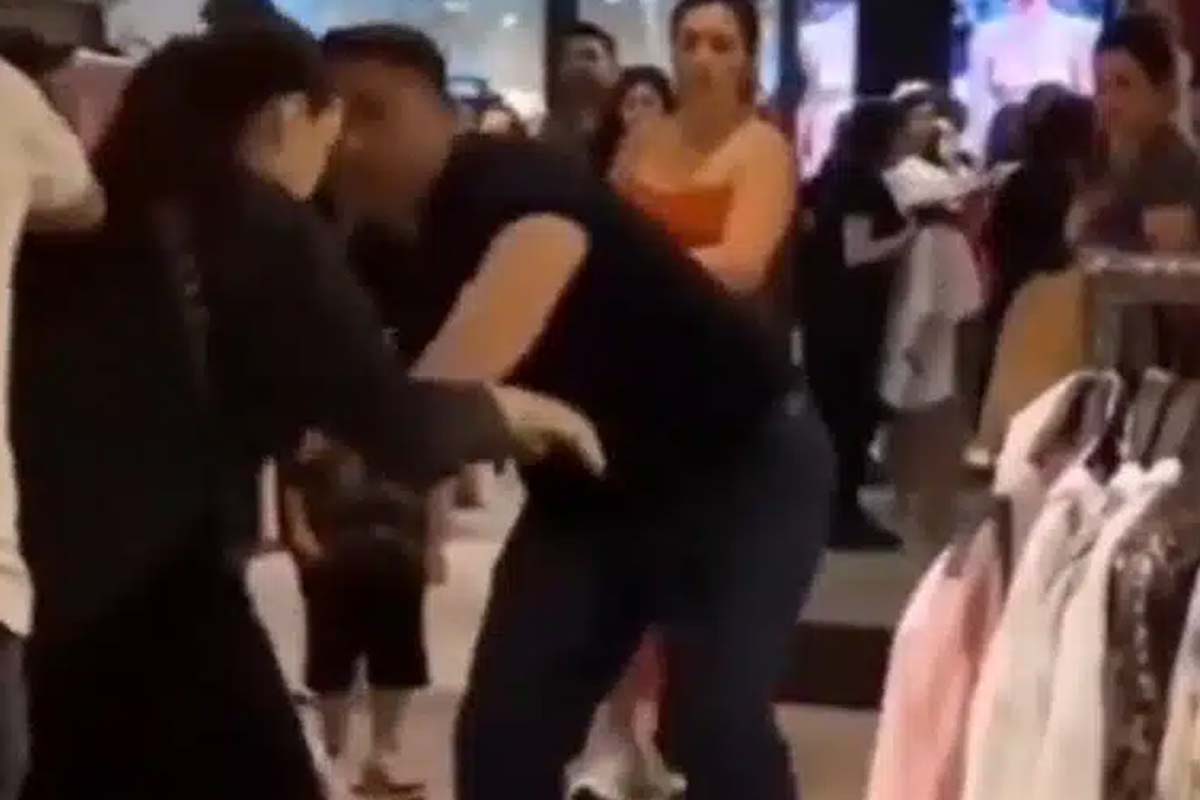 فیلم| زنان بی حجاب در ترکیه آبروی ایران را بردند! فیلم| زنان بی حجاب در ترکیه آبروی ایران را بردند! | دیلی فوتبال