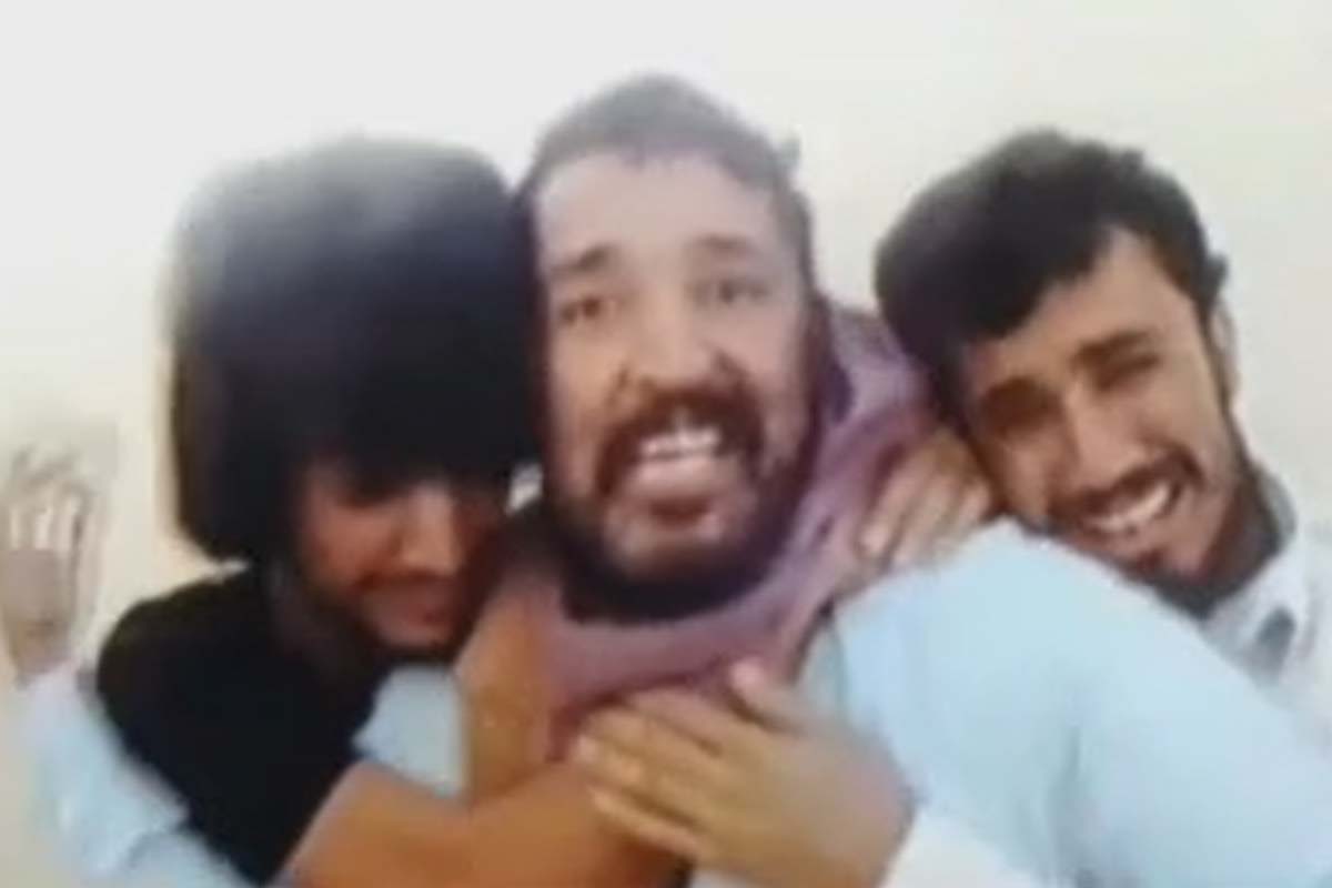 فیلم| نجات دو شهروند در شهرستان لاشار | دیلی فوتبال