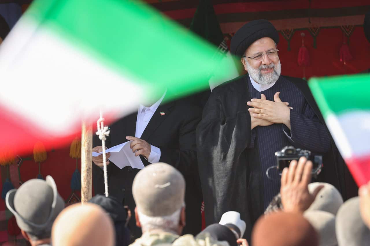 عکس| اقدام عجیب شهرداری برای ورود رئیسی به یاسوج | دیلی فوتبال