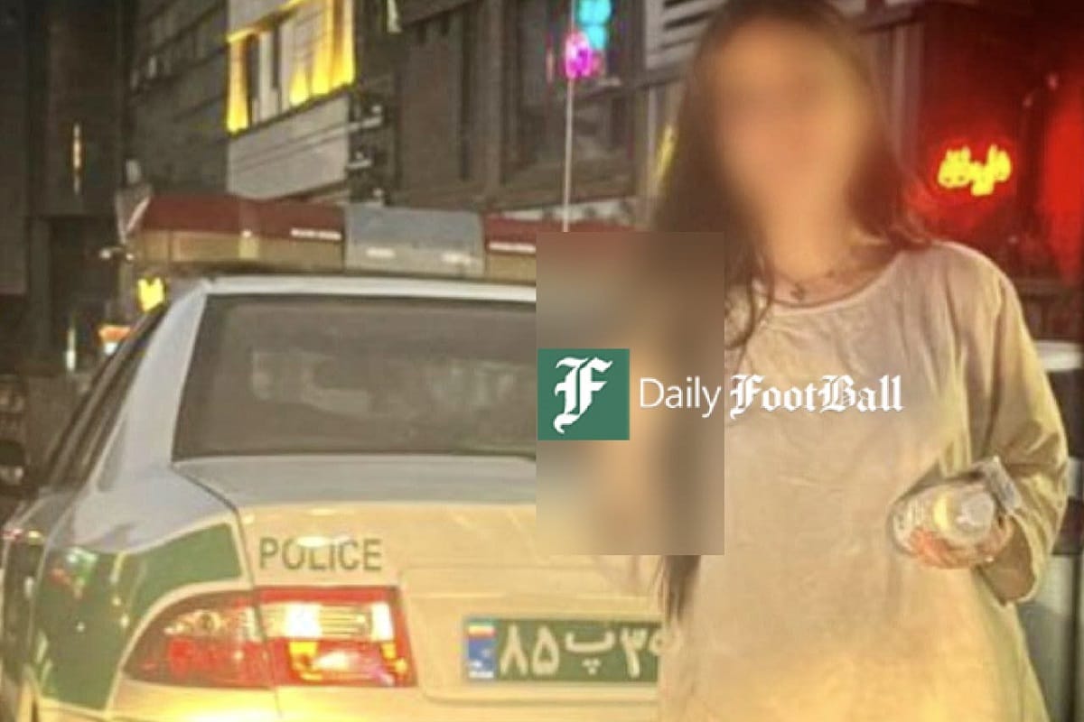 عکس| هتک حرمت ماموران پلیس توسط دختر بی حجاب عکس| هتک حرمت ماموران پلیس توسط دختر بی حجاب | دیلی فوتبال