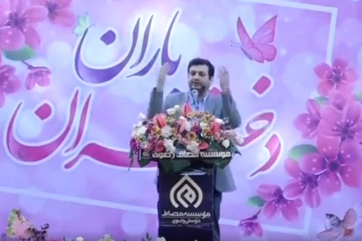 فیلم| رائفی پور: یک دقیقه به هم تجاوز نکنید، ببینیم تو مملکت چه خبره؟ فیلم| رائفی پور: یک دقیقه به هم تجاوز نکنید، ببینیم تو مملکت چه خبره؟ | دیلی فوتبال