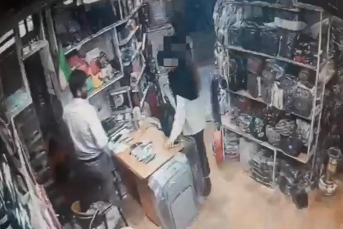 فیلم| امر به معروف جالب مغازه دار مشهدی بدون نیاز به سطل ماست | دیلی فوتبال