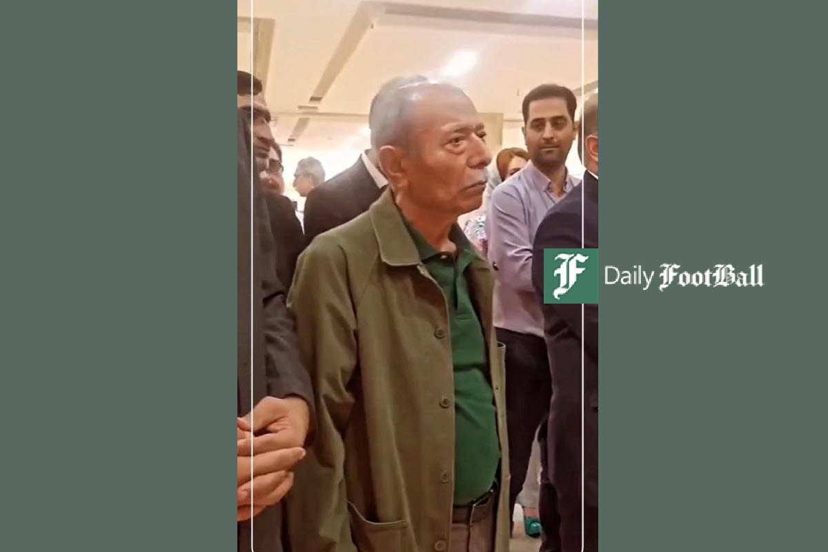 فیلم| امتناع علی نصیریان از ورود به سالن تجلیل | دیلی فوتبال