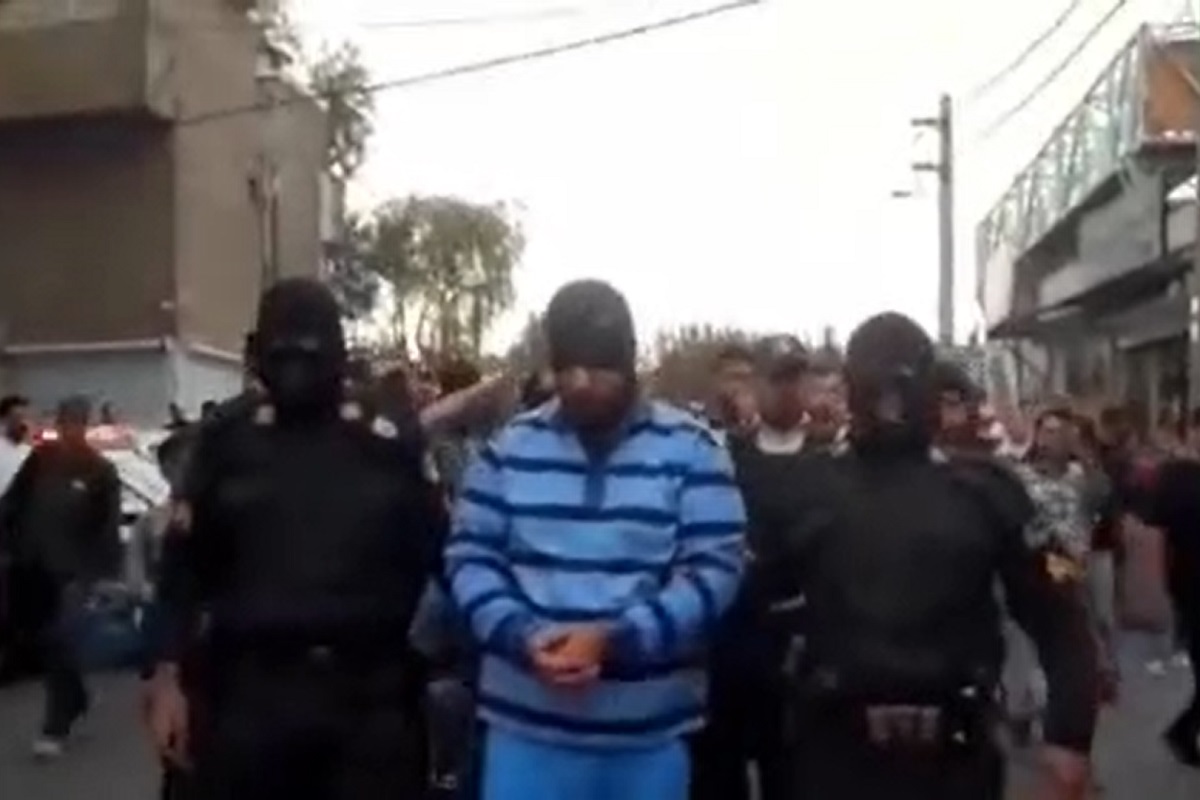 فیلم| دستگیری عامل قدرت نمایی در محله 13 آبان شهرری فیلم| دستگیری عامل قدرت نمایی در محله 13 آبان شهرری | دیلی فوتبال