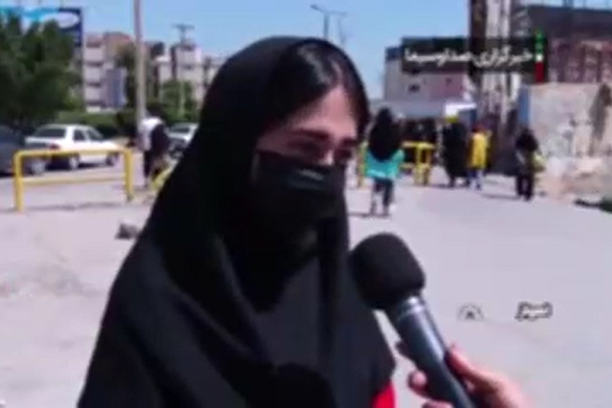 فیلم| دختر اهوازی: پوشش برخی خانم ها رو که می بینیم، باید چشم را ببندیم چه برسه به آقایون! فیلم| دختر اهوازی: پوشش برخی خانم ها رو که می بینیم، باید چشم را ببندیم چه برسه به آقایون! | دیلی فوتبال