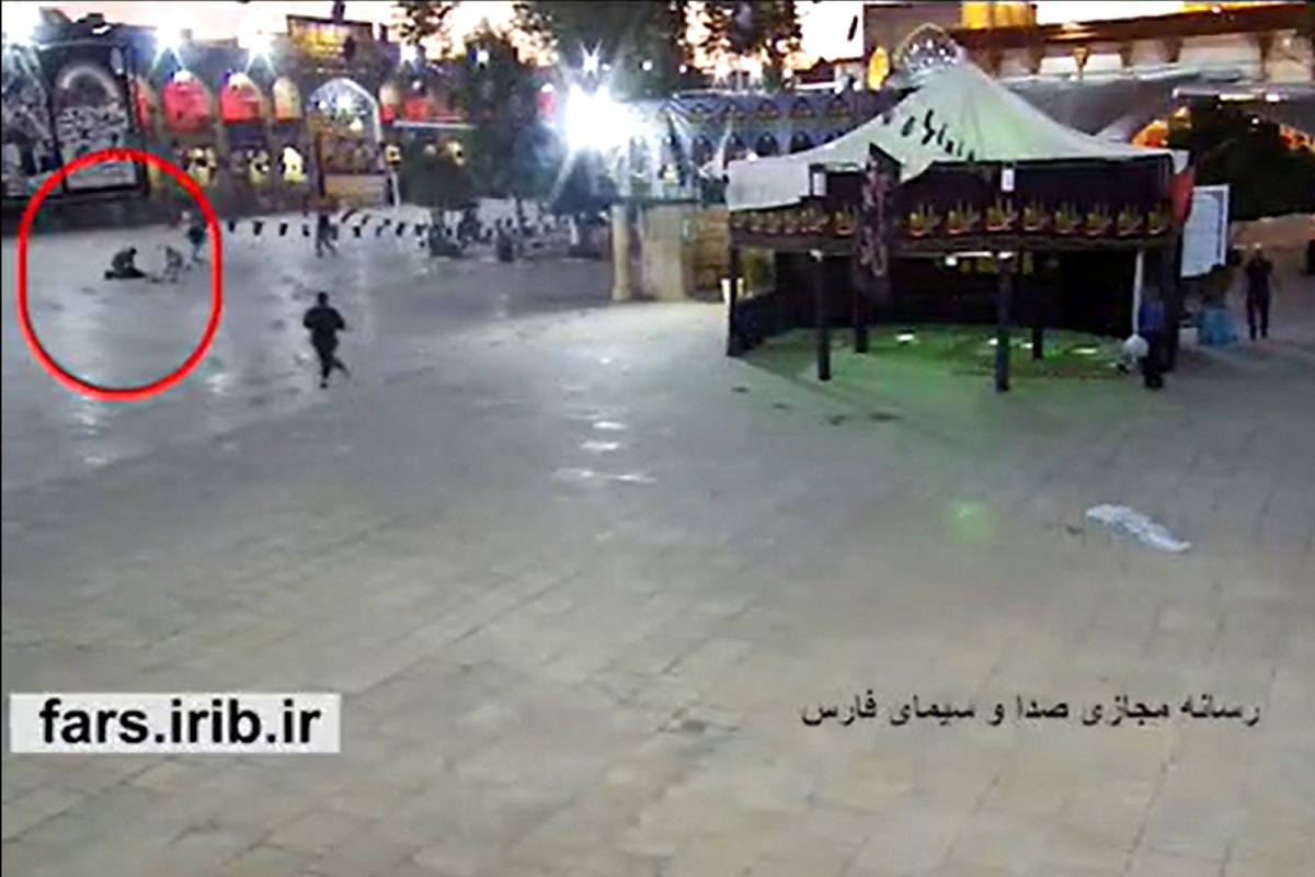 فیلم| لحظه دستگیری تروریست مهاجم به حرم شاهچراغ (ع) شیراز فیلم| لحظه دستگیری تروریست مهاجم به حرم شاهچراغ (ع) شیراز | دیلی فوتبال