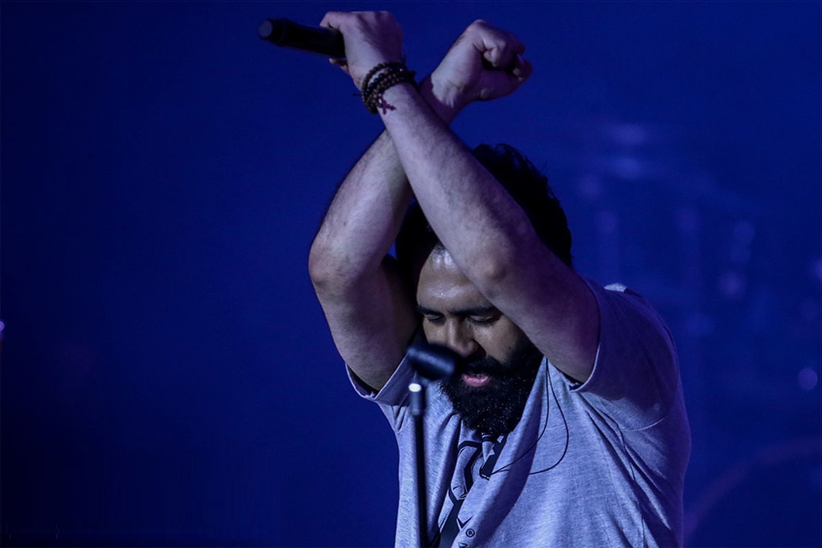 بازداشت مهدی یراحی خواننده آهنگ موهن در آستانه اربعین حسینی | دیلی فوتبال