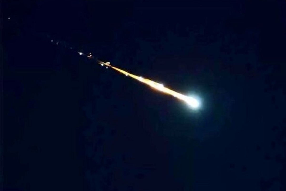 فیلم| سقوط شهاب سنگ بزرگ در غازی عینتاب ترکیه | دیلی فوتبال