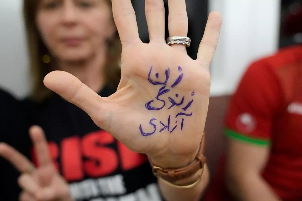 عکس| دین این ها انسانیت بود؟ | دیلی فوتبال