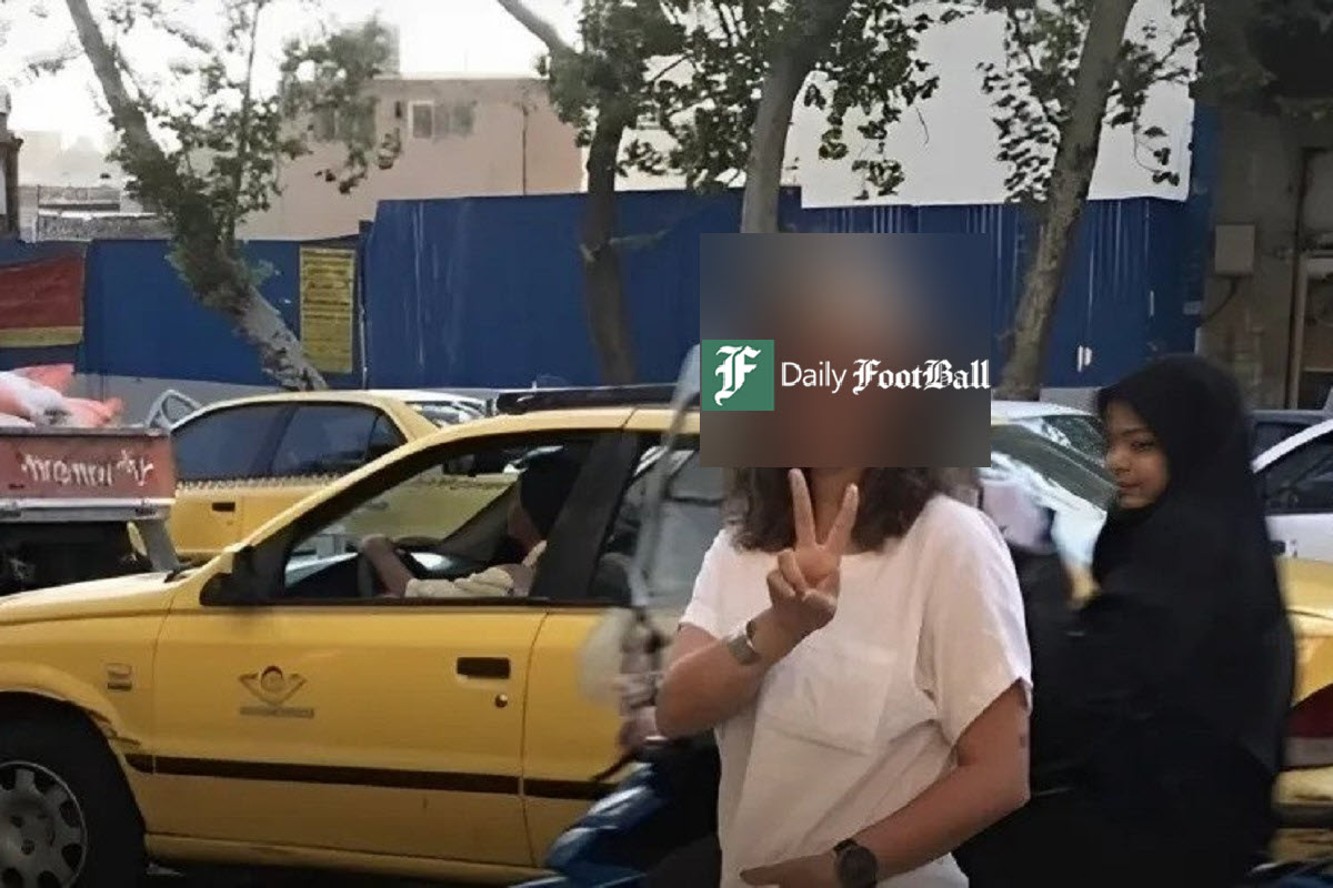 عکس| عاقبت حمایت راننده تاکسی از کشف حجاب زنان مسافر عکس| عاقبت حمایت راننده تاکسی از کشف حجاب زنان مسافر | دیلی فوتبال