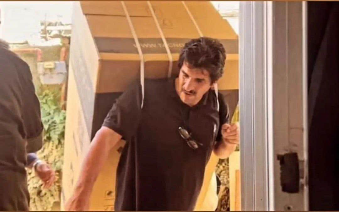 عکس| کمک های رسول خادم به سیل زدگان آستارا | دیلی فوتبال