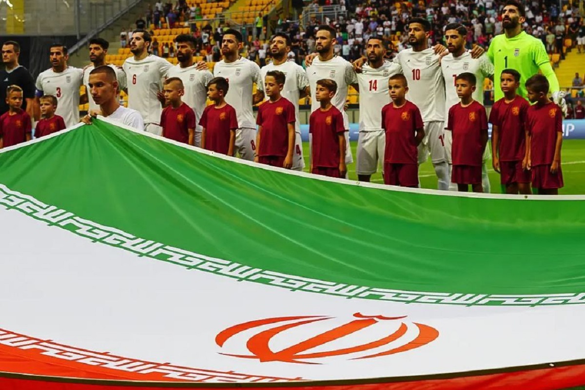 فیلم| احترام خاص بازیکنان تیم ملی ایران به قرآن کریم | دیلی فوتبال