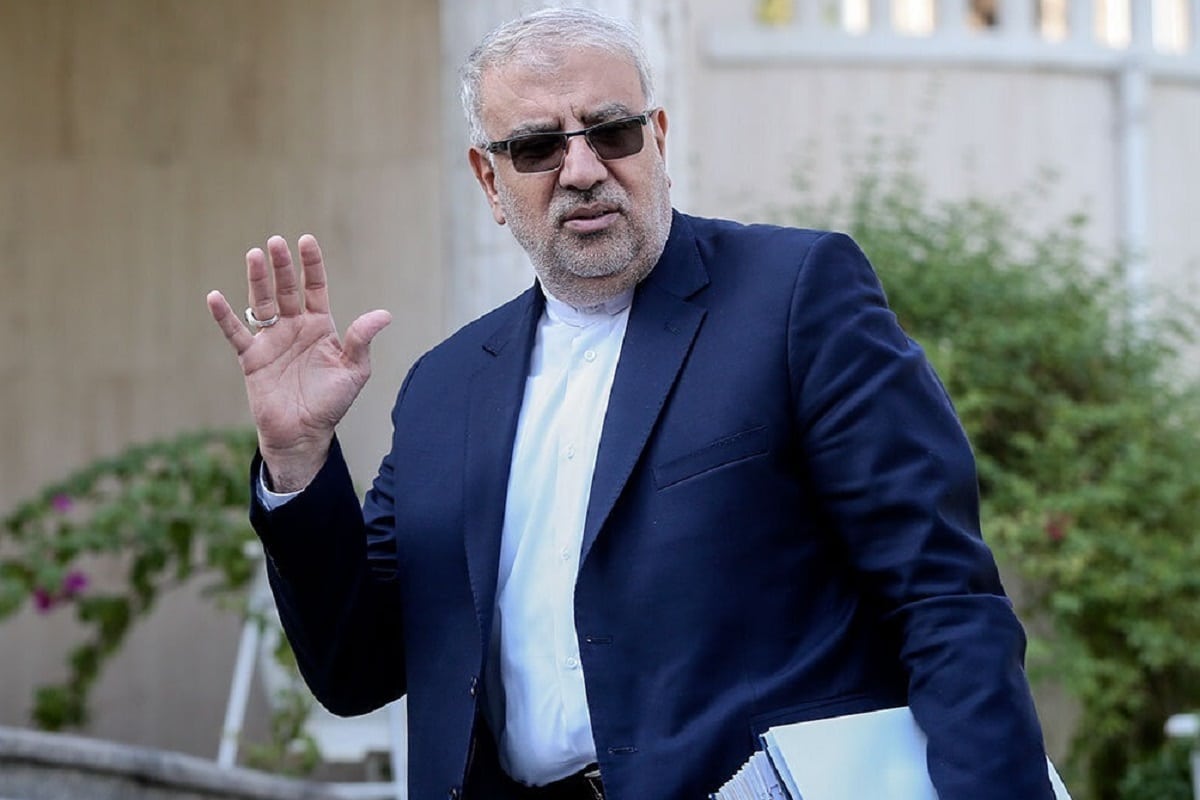 فیلم| حضور زن بی حجاب در مراسمی با حضور وزیر نفت | دیلی فوتبال