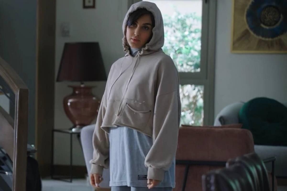 عکس| تبلیغ پوشش نامتعارف در سریال زخم کاری | دیلی فوتبال