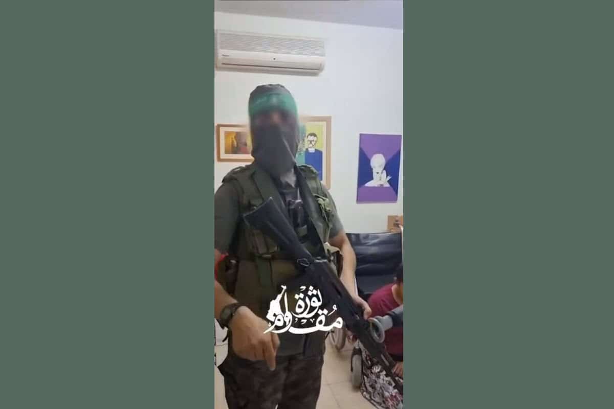 فیلم| برخورد عجیب مجاهدان فلسطینی با زنان صهیونیست | دیلی فوتبال