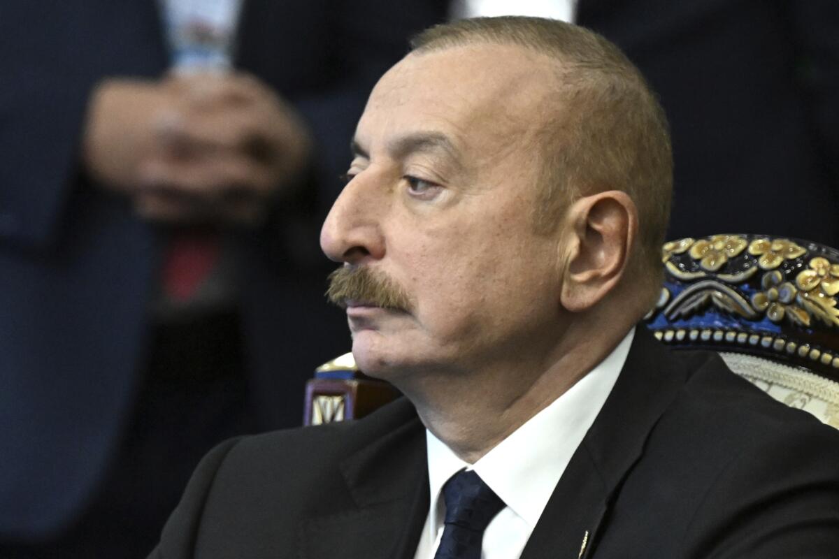 فیلم| الهام علی اف مثل سگ ترسید! | دیلی فوتبال