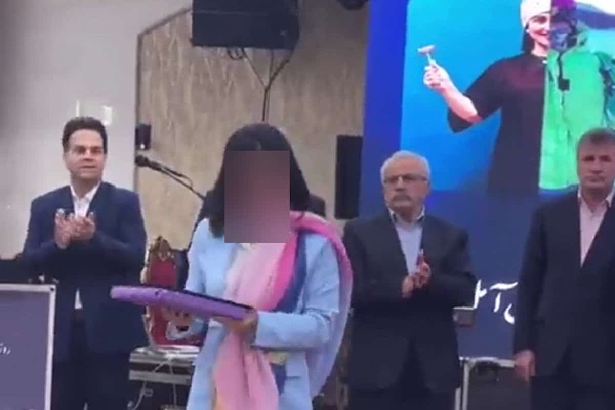 عکس| عاقبت کشف حجاب پزشک نمونه در آمل عکس| عاقبت کشف حجاب پزشک نمونه در آمل | دیلی فوتبال