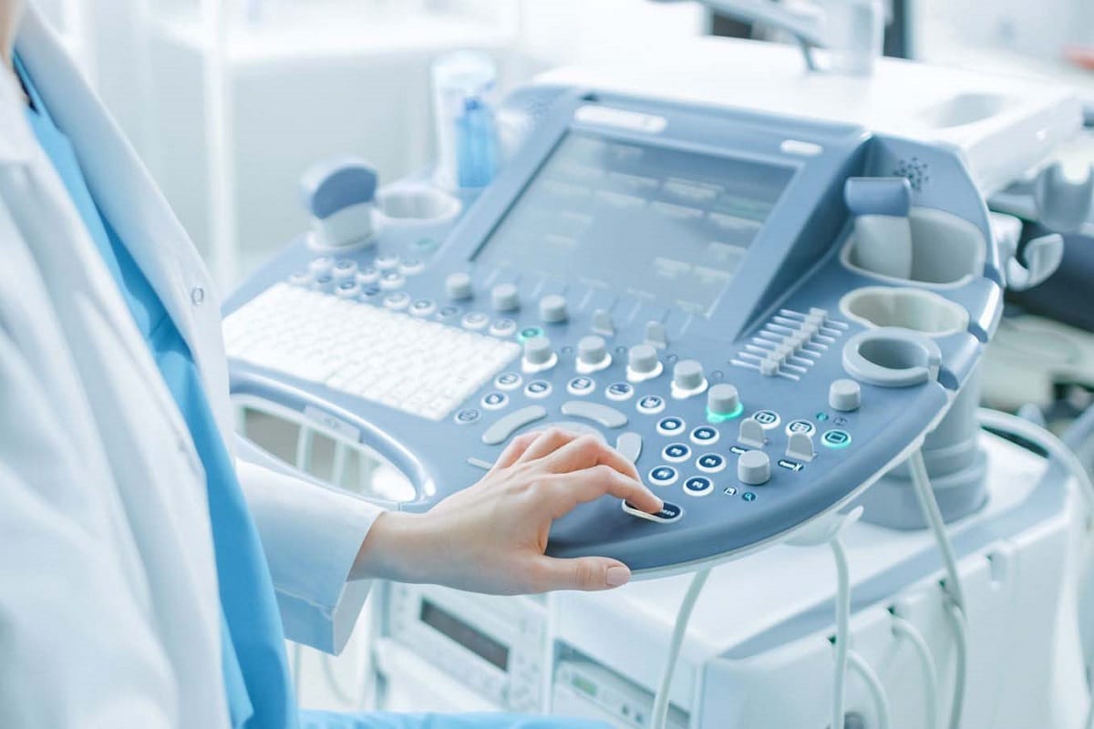 عکس| اقدام تحسین برانگیز پزشک زنجانی | دیلی فوتبال