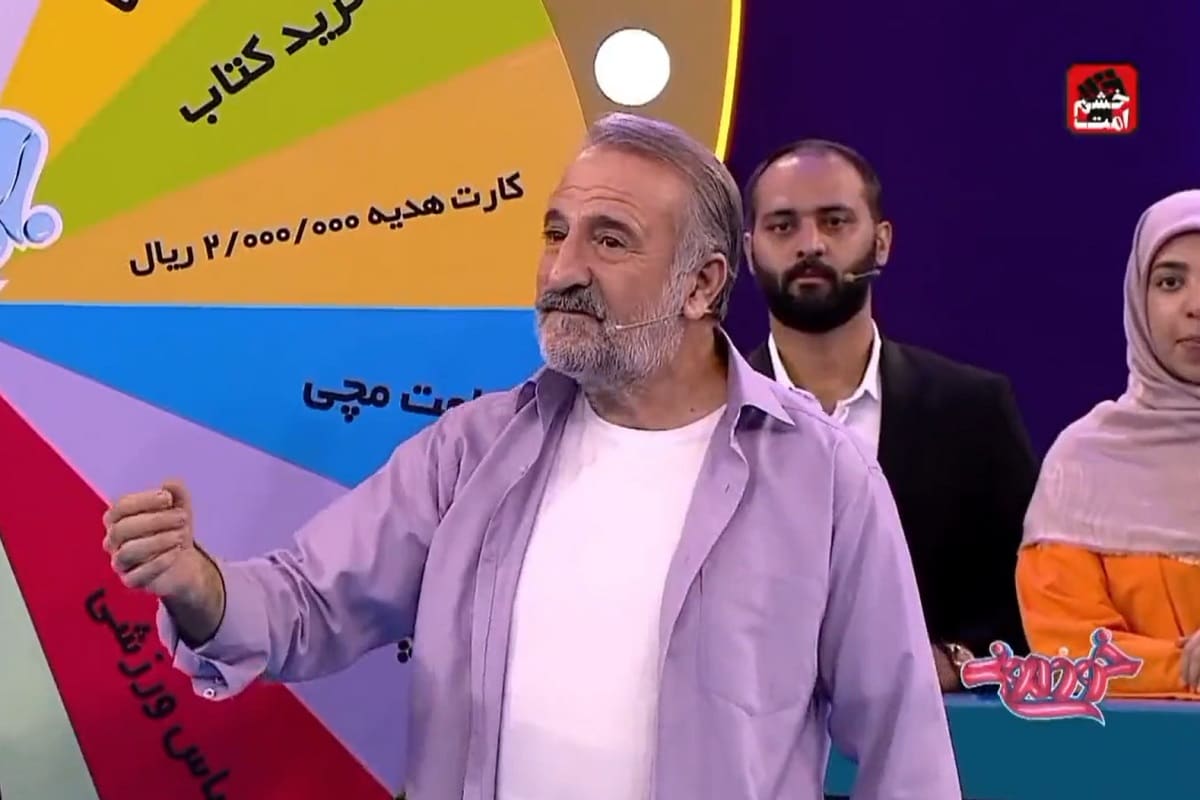 فیلم| هدیه ویژه مهران رجبی به دختر محجبه | دیلی فوتبال