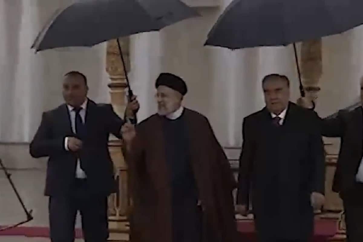 فیلم| زیر باران باید رفت؛ چتر نخواستن آیت الله رئیسی در تاجیکستان فیلم| زیر باران باید رفت؛ چتر نخواستن آیت الله رئیسی در تاجیکستان | دیلی فوتبال