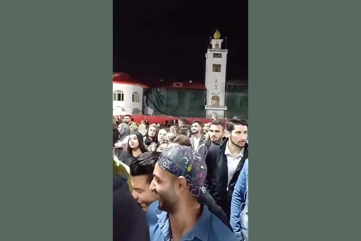 فیلم| اتفاقی عجیب در میدان شهرداری رشت! فیلم| اتفاقی عجیب در میدان شهرداری رشت! | دیلی فوتبال