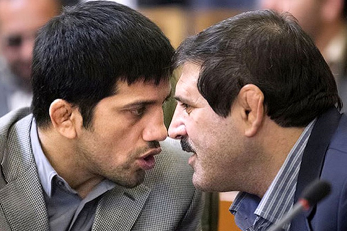 فیلم| عقده گشایی و توهین های عجیب عباس جدیدی به علیرضا دبیر فیلم| عقده گشایی و توهین های عجیب عباس جدیدی به علیرضا دبیر | دیلی فوتبال