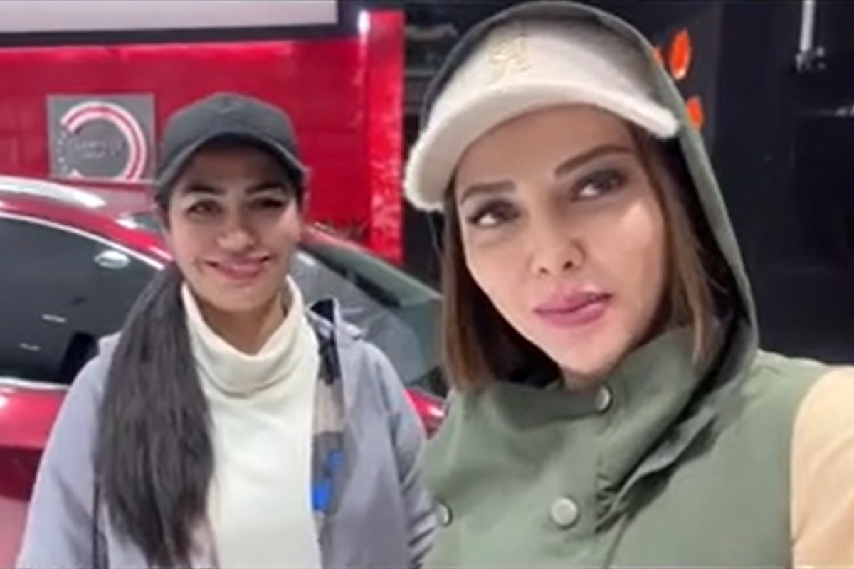 فیلم| ترفند لیلا اوتادی برای دور زدن قانون حجاب فیلم| ترفند لیلا اوتادی برای دور زدن قانون حجاب | دیلی فوتبال