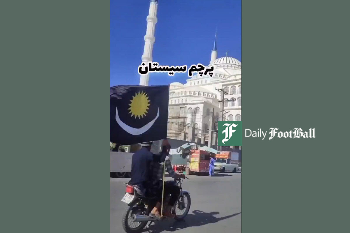 فیلم| پرچم تجزیه ایران در دست حامیان مولوی عبدالحمید | دیلی فوتبال