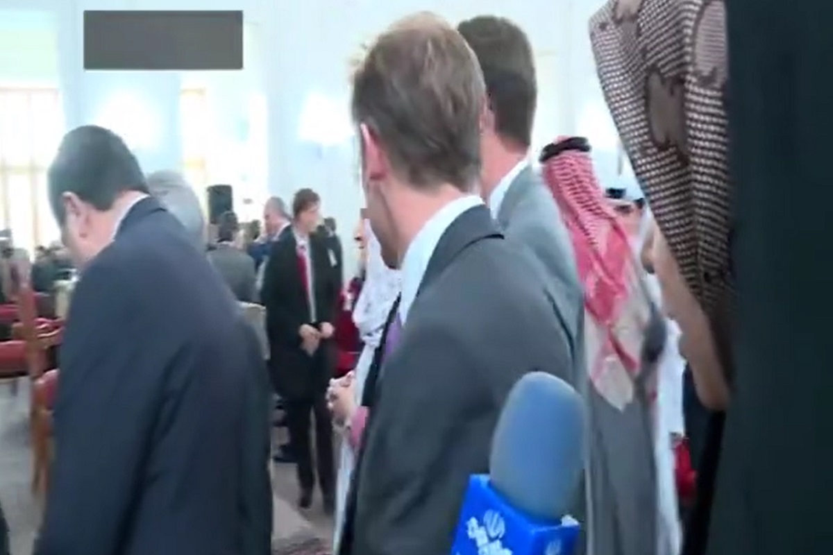 فیلم| توهین سفیر انگلیس به خبرنگار صدا و سیما فیلم| توهین سفیر انگلیس به خبرنگار صدا و سیما | دیلی فوتبال