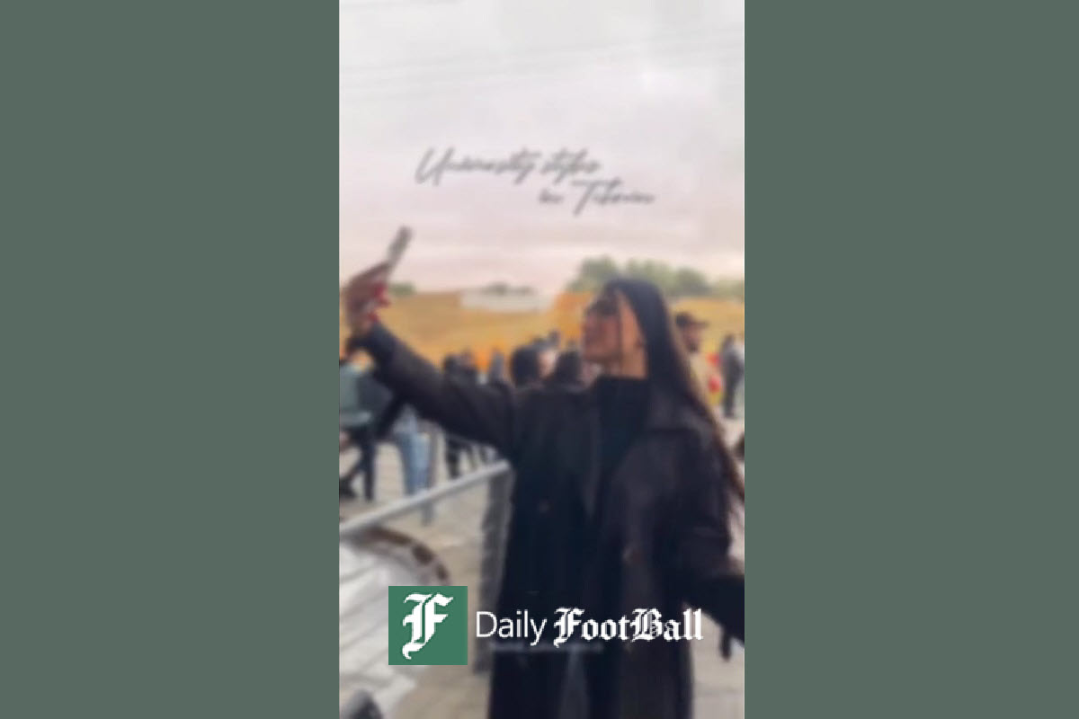 فیلم| هنجارشکنی دانشجویان بی حجاب مقابل دانشگاه آزاد | دیلی فوتبال