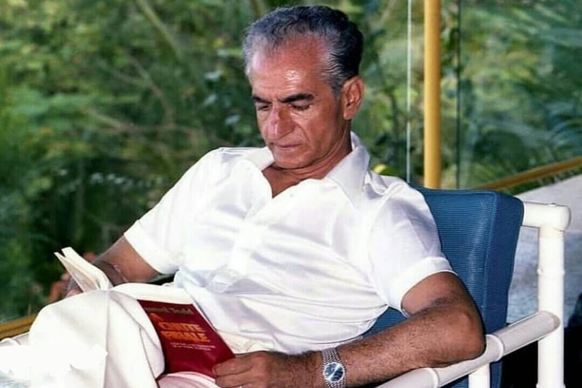 عکس| رسوایی محمدرضا پهلوی توسط علی کریمی عکس| رسوایی محمدرضا پهلوی توسط علی کریمی | دیلی فوتبال