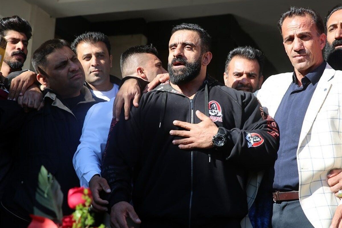 فیلم| رفتار زشت هادی چوپان با یک کودک جنجال به پا کرد فیلم| رفتار زشت هادی چوپان با یک کودک جنجال به پا کرد | دیلی فوتبال