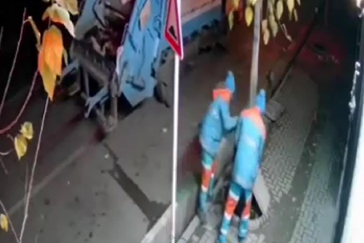 فیلم| کار عجیب پاکبان های شهرداری مشهد فیلم| کار عجیب پاکبان های شهرداری مشهد | دیلی فوتبال