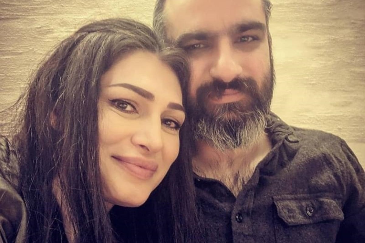 عکس| زن زندگی آزادی به سبک هیچکس | دیلی فوتبال